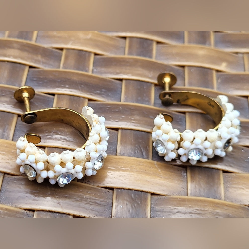 Vintage goldtone beaded hoops, 1" - Picture 3 of 11